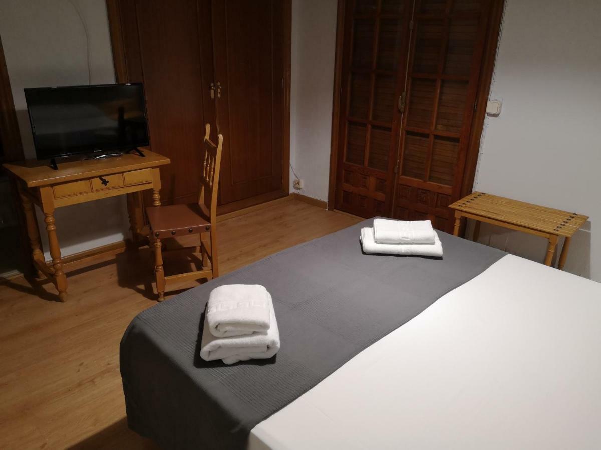 בסריל דה לה סיירה Hostal Becerril מראה חיצוני תמונה